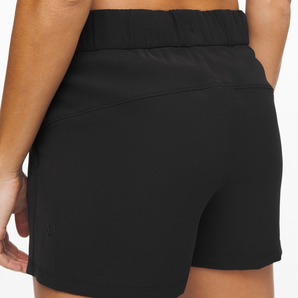 Lululemon Women’s On the Fly Shorts Black - Picture 3 of 5